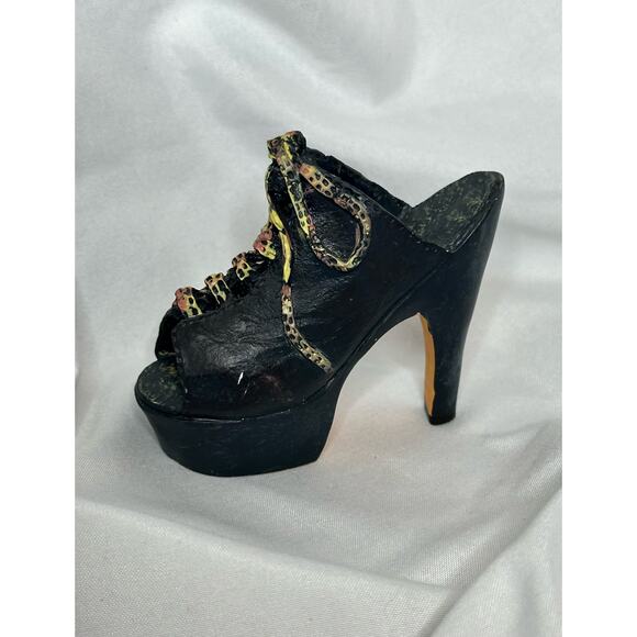 Collection of Womens Shoe Figurines (6), Victorian Style Miniature boots heels - Picture 5 of 16